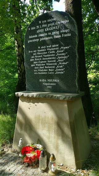 Pomnik w Puszczy Niepołomickiej